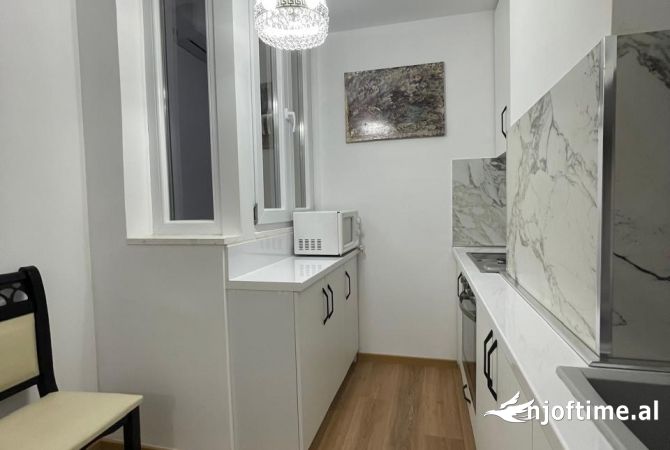 Shtepi ne shitje Apartament ne Tirane, 1+1, Mobilimi E mobiluar, Pagesa 130,000  Euro.