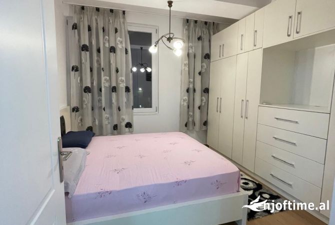 Shtepi ne shitje Apartament ne Tirane, 1+1, Mobilimi E mobiluar, Pagesa 130,000  Euro.