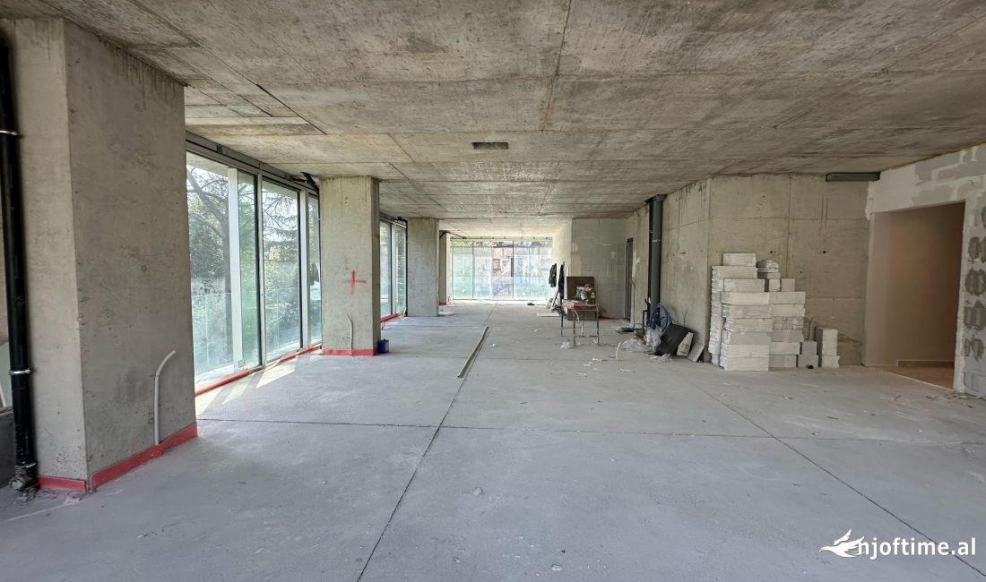 Ambient Biznesi per qira tek Presidenca ne Bllok.