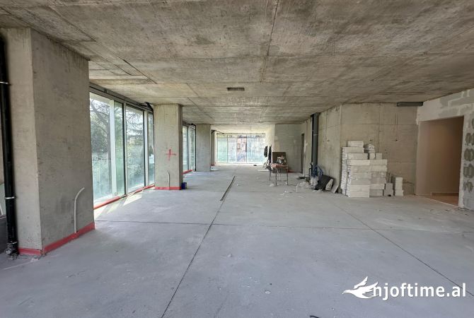 Ambient Biznesi per qira tek Presidenca ne Bllok.