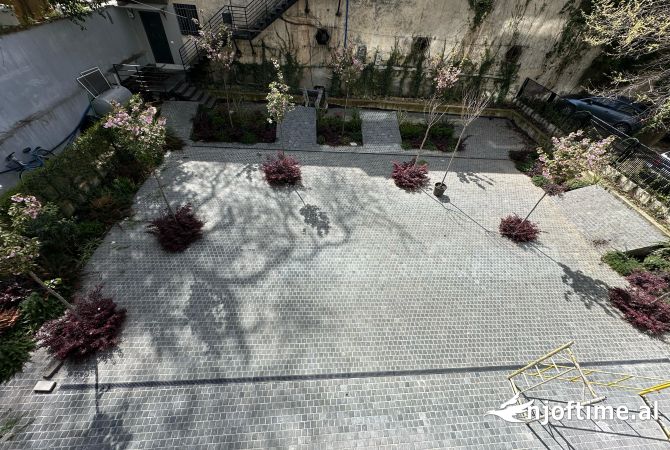 Ambient Biznesi per qira tek Presidenca ne Bllok.