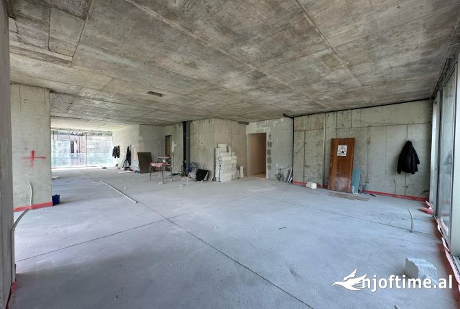 Ambient Biznesi per qira tek Presidenca ne Bllok.