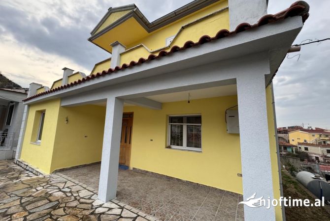 Shtepi ne shitje Vila Luksoze ne Tirane, 4+1, Mobilimi Pjeserisht e mobiluar, Pagesa 290,000  Euro.