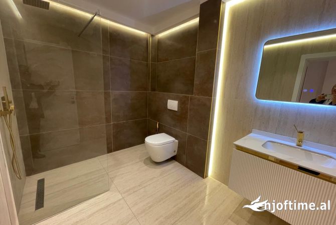 Shtepi ne shitje Apartament ne Tirane, 2+1, Mobilimi Bosh, pa mobiluar, Pagesa 237,000  Euro.