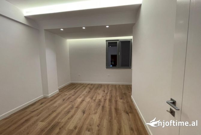 Shtepi ne shitje Apartament ne Tirane, 2+1, Mobilimi Bosh, pa mobiluar, Pagesa 237,000  Euro.