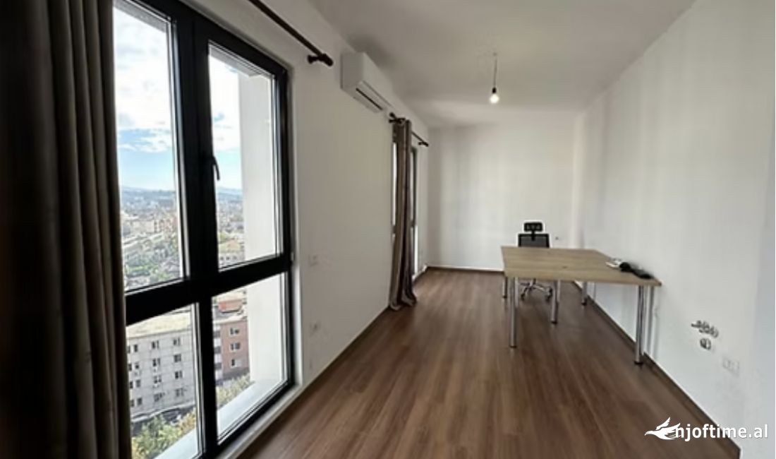 Ambient Zyre per qira tek Arlis tek Farmacia 10.