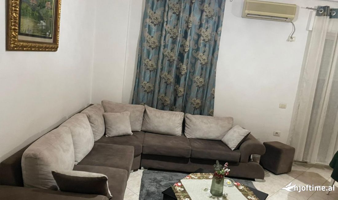 Shtepi me qera Apartament ne Tirane, 2+1, Mobilimi E mobiluar, Pagesa 500  Euro.