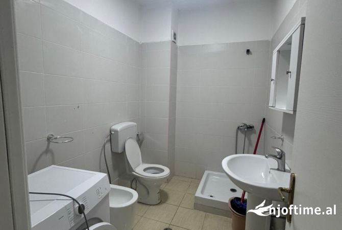 Shtepi me qera Apartament ne Tirane, 1+1, Mobilimi E mobiluar, Pagesa 400  Euro.