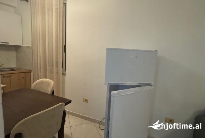 Shtepi me qera Apartament ne Tirane, 1+1, Mobilimi E mobiluar, Pagesa 400  Euro.