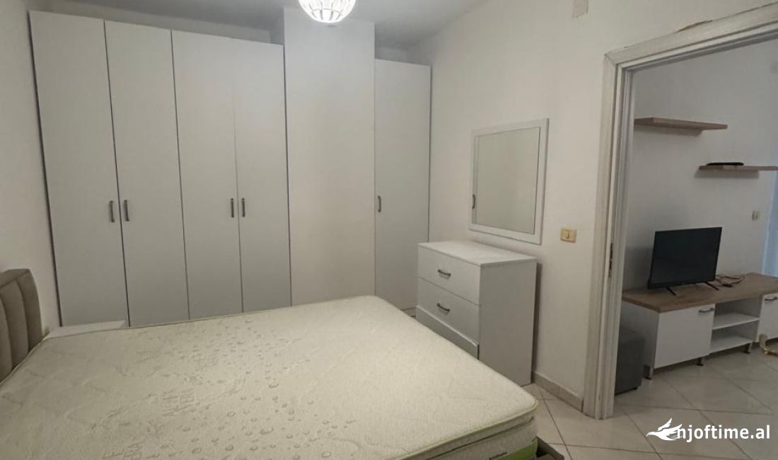 Shtepi me qera Apartament ne Tirane, 1+1, Mobilimi E mobiluar, Pagesa 400  Euro.