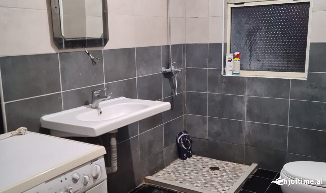 Shtepi me qera Apartament ne Tirane, 1+1, Mobilimi E mobiluar, Pagesa 350  Euro.