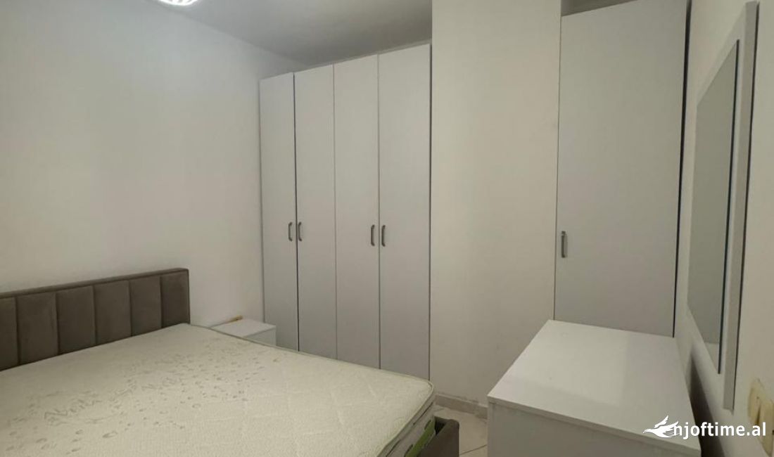 Shtepi me qera Apartament ne Tirane, 2+1, Mobilimi E mobiluar, Pagesa 500  Euro.