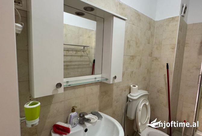 Shtepi me qera Apartament ne Tirane, 2+1, Mobilimi E mobiluar, Pagesa 450  Euro.