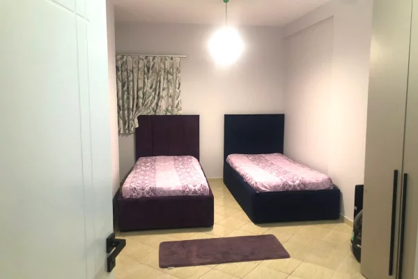 Shtepi me qera Apartament ne Tirane, 2+1, Mobilimi E mobiluar, Pagesa 650  Euro.