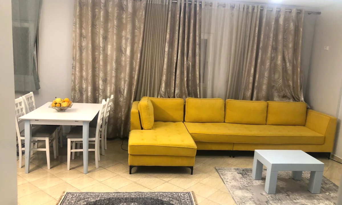 Shtepi me qera Apartament ne Tirane, 2+1, Mobilimi E mobiluar, Pagesa 650  Euro.