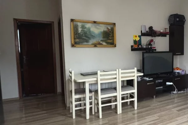 Shtepi me qera 2+1 ne Tirane - 400 Euro