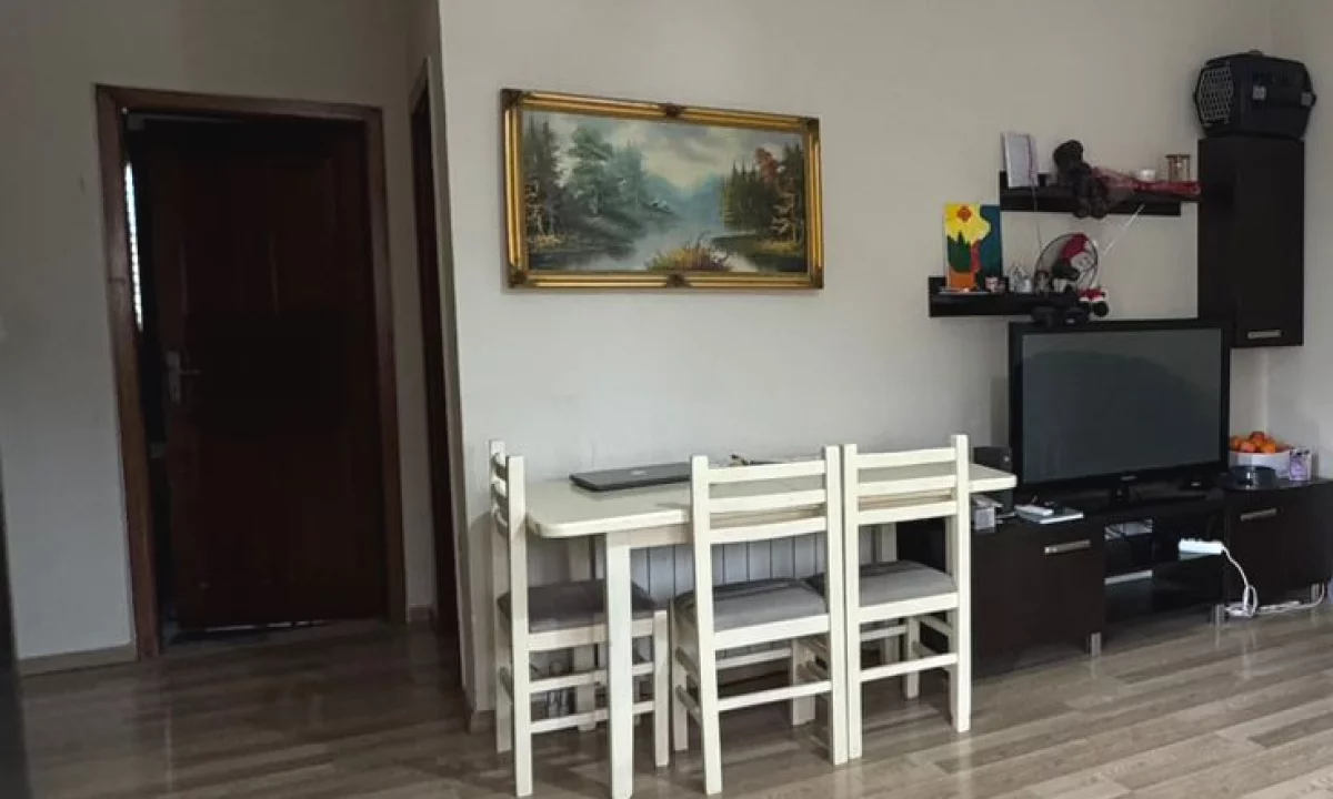 Shtepi me qera Apartament ne Tirane, 2+1, Mobilimi E mobiluar, Pagesa 400  Euro.
