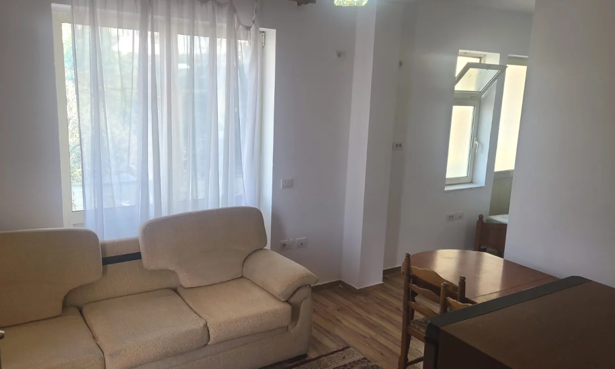 Shtepi me qera Apartament ne Tirane, 1+1, Mobilimi E mobiluar, Pagesa 260  Euro.