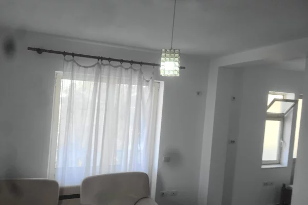 Shtepi me qera Apartament ne Tirane, 1+1, Mobilimi E mobiluar, Pagesa 260  Euro.