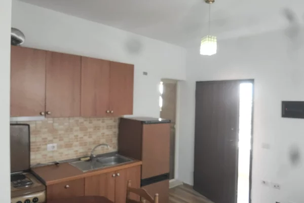 Shtepi me qera Apartament ne Tirane, 1+1, Mobilimi E mobiluar, Pagesa 260  Euro.