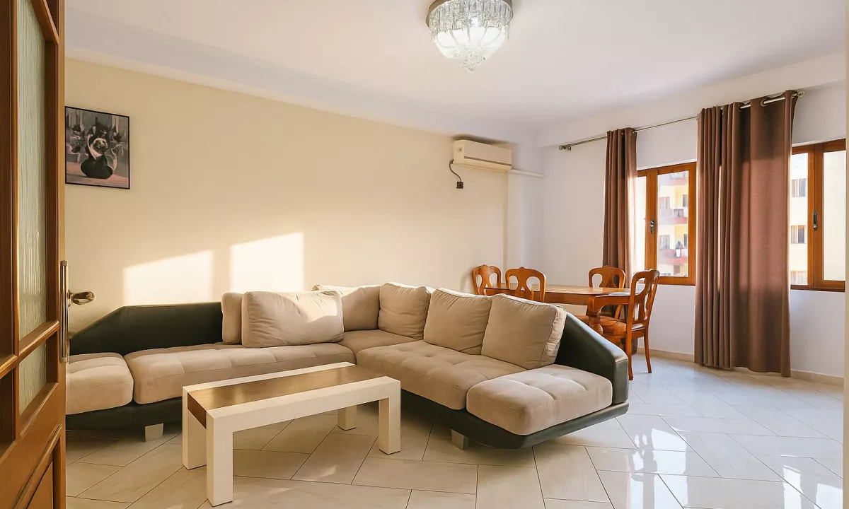 Appartamento in affitto a Tirana 2+1, Arredato