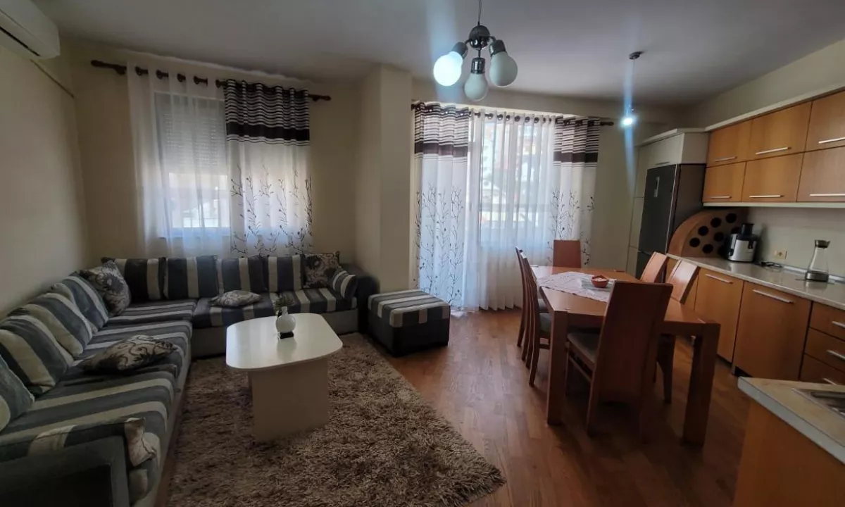 Shtepi ne shitje Apartament ne Tirane, 1+1, Mobilimi E mobiluar, Pagesa 91,000  Euro.