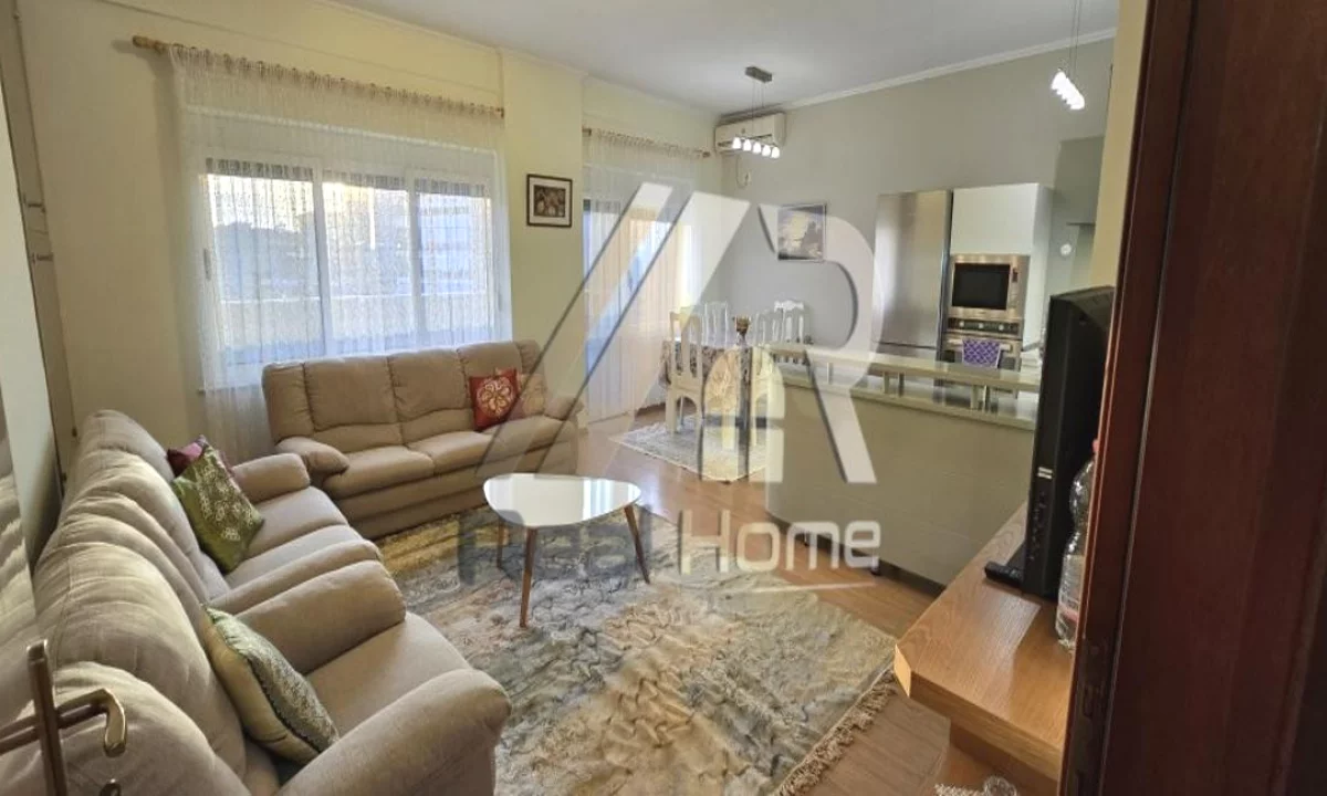 Appartamento in affitto a Tirana 2+1, Arredato