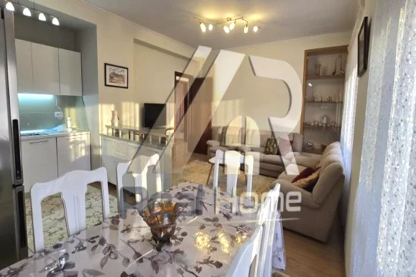 Appartamento in affitto a Tirana 2+1, Arredato