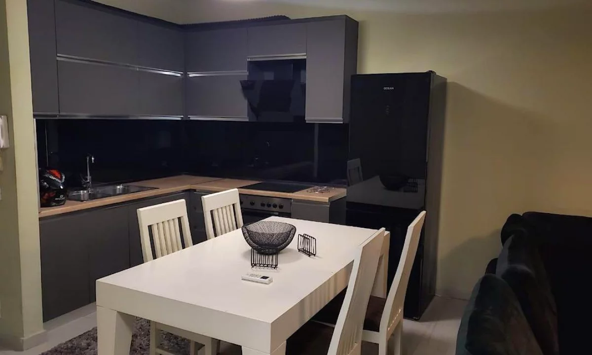 Shtepi me qera Apartament ne Tirane, 2+1, Mobilimi E mobiluar, Pagesa 900  Euro.