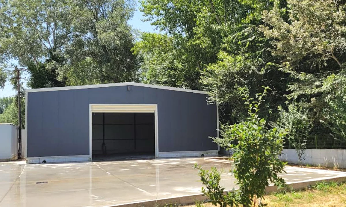 Kapanon/Magazine me Qera ne Rinas (ID RM01) Tirane