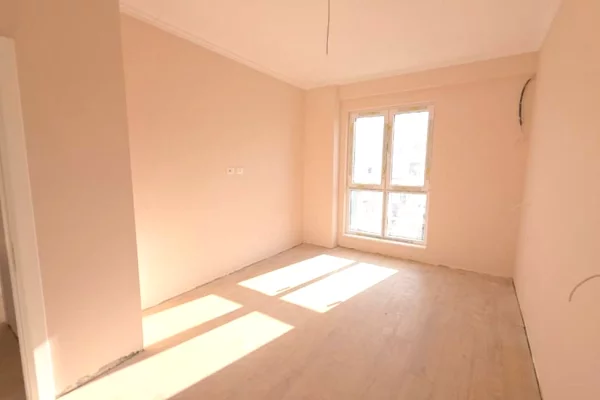 Zyre 2+1+2 me Qera Tek Komuna e Parisit (ID RZ07) Tirane