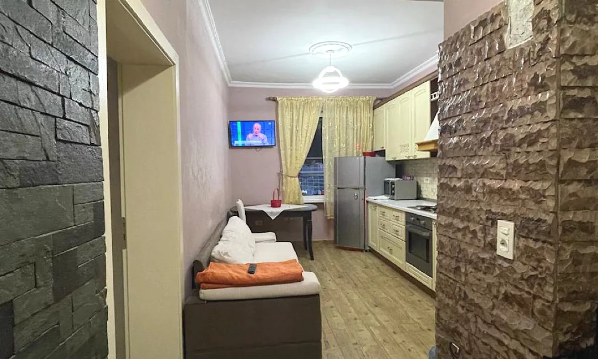 Shtepi me qera Apartament ne Tirane, 2+1, Mobilimi E mobiluar, Pagesa 600  Euro.