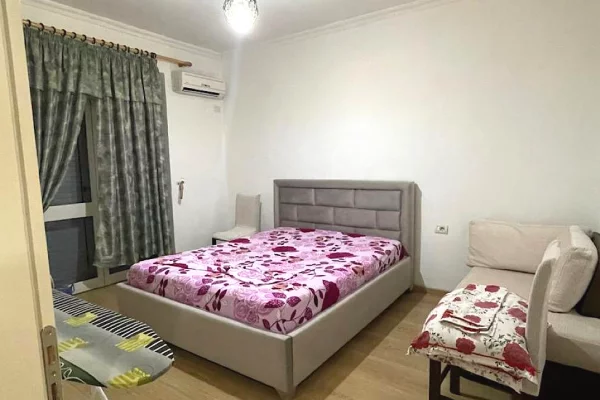 Shtepi me qera Apartament ne Tirane, 2+1, Mobilimi E mobiluar, Pagesa 600  Euro.