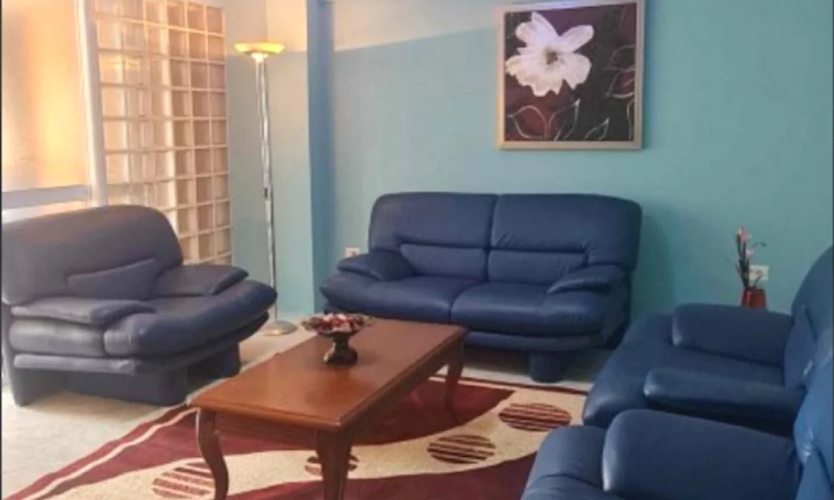 Shtepi me qera Apartament ne Tirane, 3+1, Mobilimi E mobiluar, Pagesa 500  Euro.