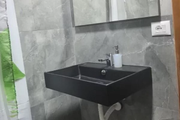 Shtepi me qera Apartament ne Tirane, 3+1, Mobilimi E mobiluar, Pagesa 500  Euro.