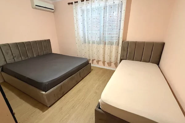 Shtepi me qera Apartament ne Tirane, 1+1, Mobilimi E mobiluar, Pagesa 550  Euro.