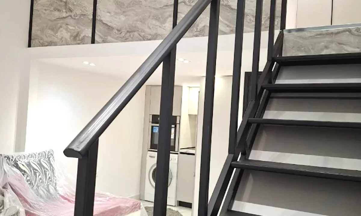 Shtepi me qera Duplex(shtepi me 2 kate) ne Tirane, Garsoniere, Mobilimi E mobiluar, Pagesa 350  Euro.
