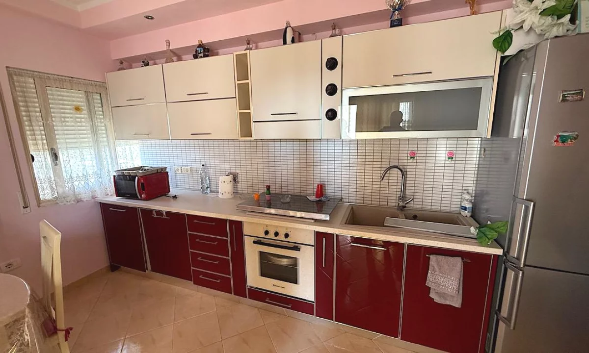 Shtepi ne shitje Apartament ne Vlore, 2+1, Mobilimi E mobiluar, Pagesa 294,000  Euro.