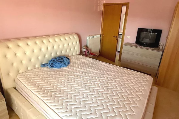 Shtepi ne shitje Apartament ne Vlore, 2+1, Mobilimi E mobiluar, Pagesa 294,000  Euro.