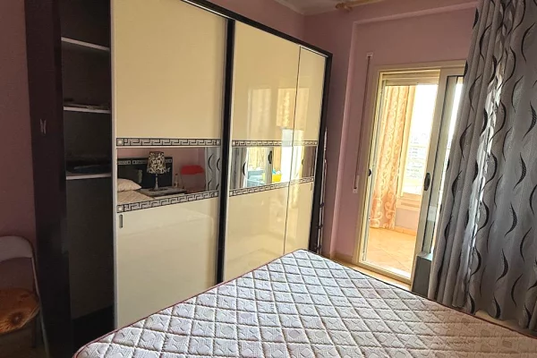 Shtepi ne shitje Apartament ne Vlore, 2+1, Mobilimi E mobiluar, Pagesa 294,000  Euro.