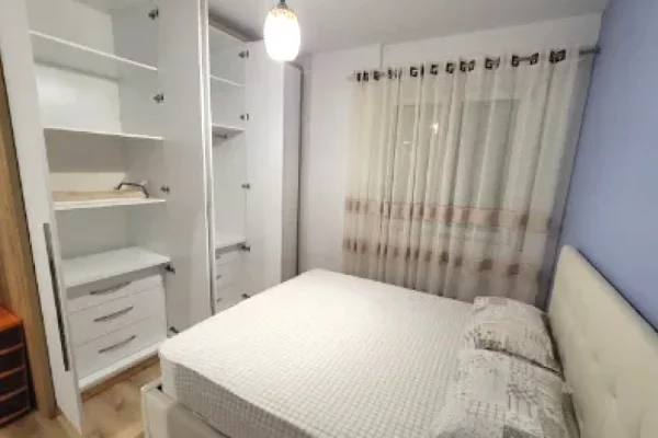 Shtepi me qera Apartament ne Tirane, 2+1, Mobilimi E mobiluar, Pagesa 600  Euro.