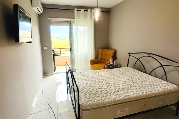 Shtepi me qera Apartament ne Tirane, 2+1, Mobilimi E mobiluar, Pagesa 1,200  Euro.