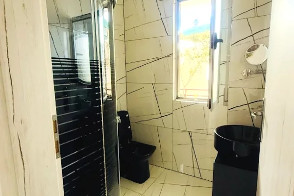 Shtepi me qera Apartament ne Tirane, 2+1, Mobilimi E mobiluar, Pagesa 1,200  Euro.