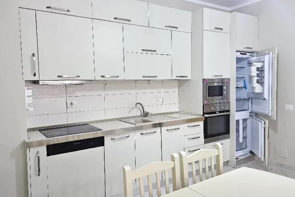Shtepi me qera Apartament ne Tirane, 2+1, Mobilimi E mobiluar, Pagesa 650  Euro.