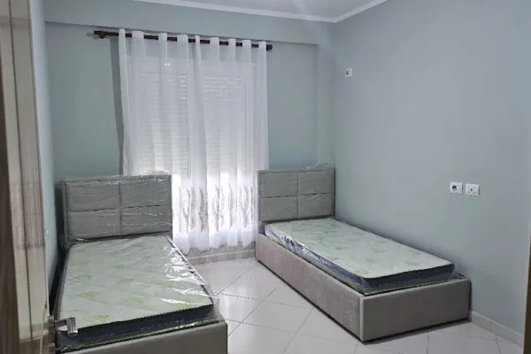 Shtepi me qera Apartament ne Tirane, 2+1, Mobilimi E mobiluar, Pagesa 650  Euro.