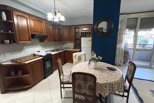 Shtepi me qera Apartament ne Tirane, 1+1, Mobilimi E mobiluar, Pagesa 500  Euro.
