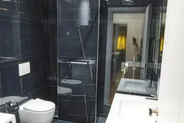 Shtepi me qera Apartament ne Tirane, 2+1, Mobilimi E mobiluar, Pagesa 950  Euro.
