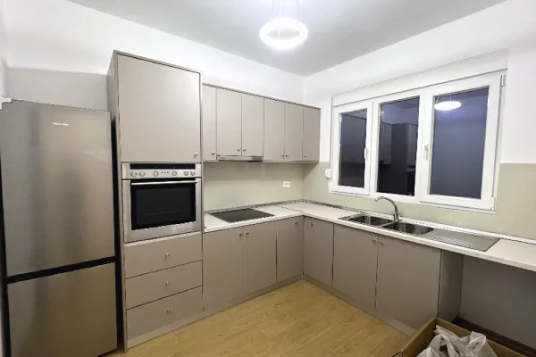 Shtepi me qera Apartament ne Tirane, 2+1, Mobilimi E mobiluar, Pagesa 400  Euro.