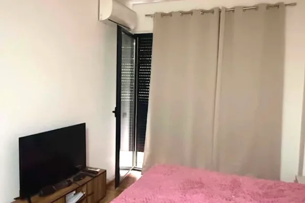 Shtepi me qera Apartament ne Tirane, 1+1, Mobilimi E mobiluar, Pagesa 600  Euro.