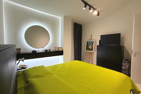 Shtepi ne shitje Apartament ne Tirane, 1+1, Mobilimi E mobiluar, Pagesa 100,000  Euro.